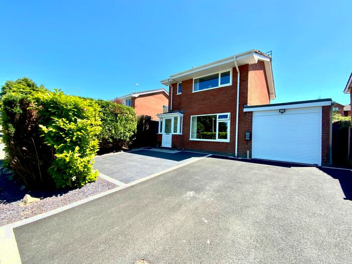 3 Bedroom Detached House For Sale In St. Andrews Road, Colwyn Bay, LL29