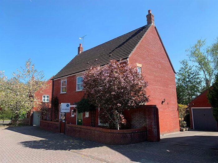 4 Bedroom Detached House For Sale In Teasel Close, Devizes, SN10