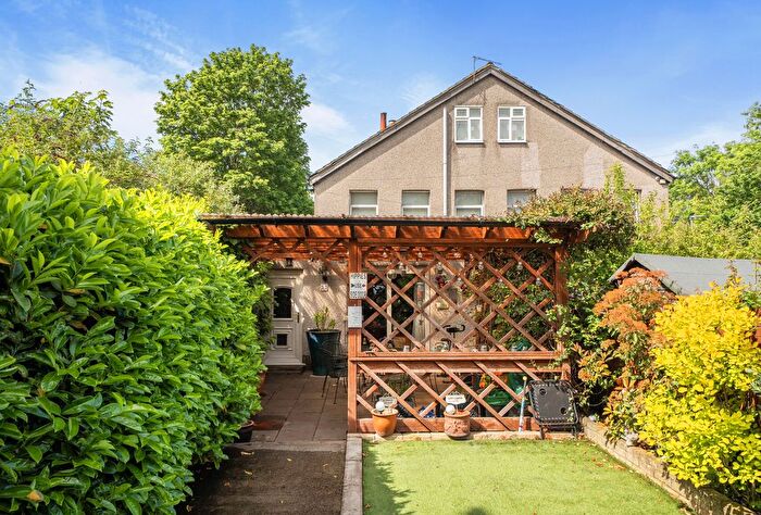 2 Bedroom End Of Terrace House For Sale In Carshalton Road, Mitcham, CR4