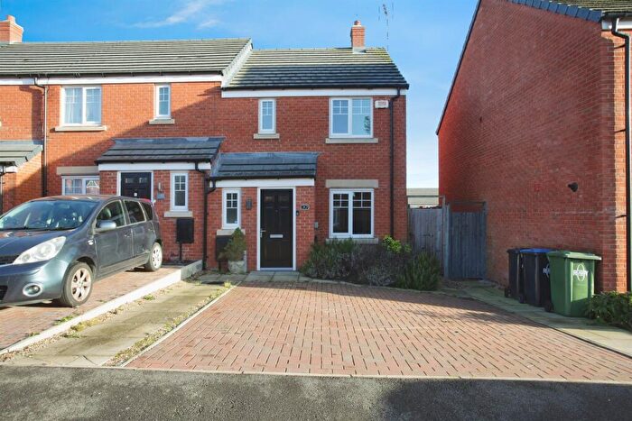 3 Bedroom End Of Terrace House For Sale In Aster Drive, Rugby, CV23