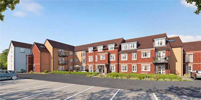 2 Bedroom Apartment For Sale In Robert Peel Close, Newport Pagnell, Buckinghamshire, MK16