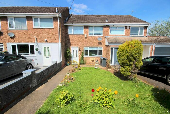 3 Bedroom Terraced House For Sale In Hillside Close, Quinton, Birmingham, B32