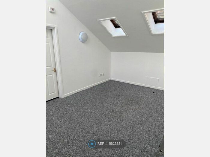 2 Bedroom Flat To Rent In West Hill Road, Bournemouth, BH2
