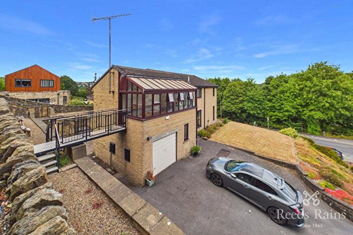 4 Bedroom Detached House For Sale In Stainland Road, Holywell Green, Halifax, West Yorkshire, HX4