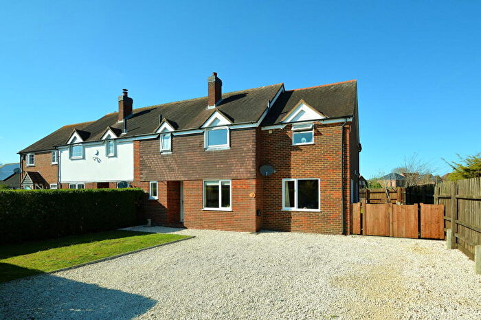 4 Bedroom Semi Detached House For Sale In Elmwood Close, Oakley, HP18