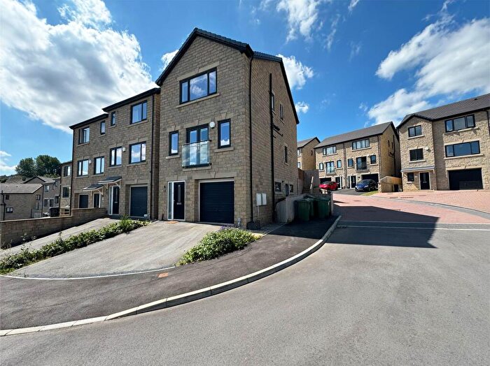 4 Bedroom Detached House For Sale In Rosemeade Court, Huddersfield, HD5