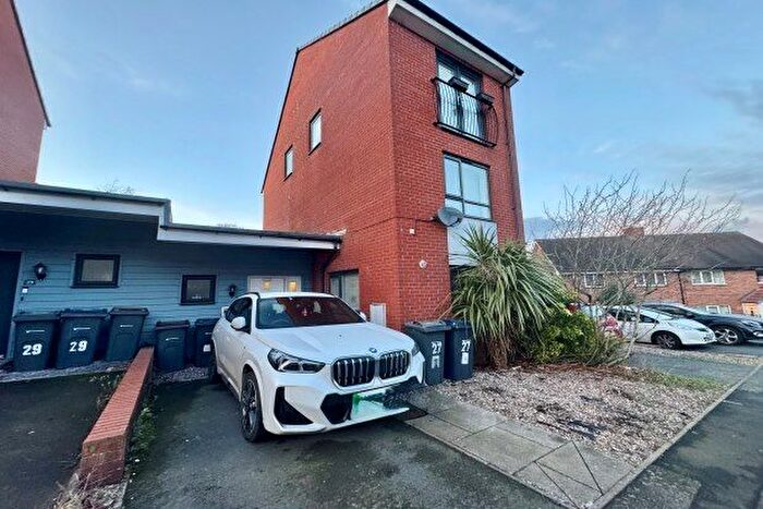 4 Bedroom Link Detached House To Rent In Whitlock Grove, Birmingham, B14