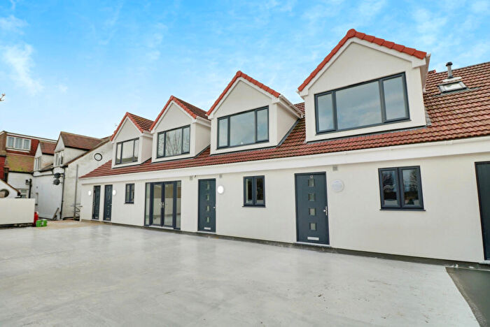 2 Bedroom Flat To Rent In Elmsleigh Drive, Leigh-on-Sea, SS9