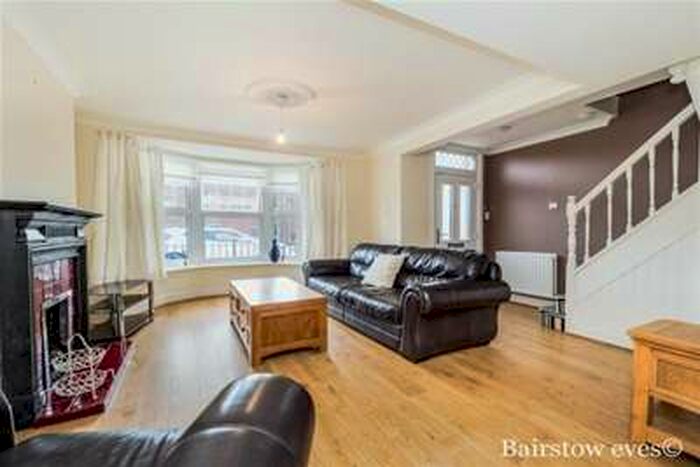 3 Bedroom House To Rent In Marks Road, RM7