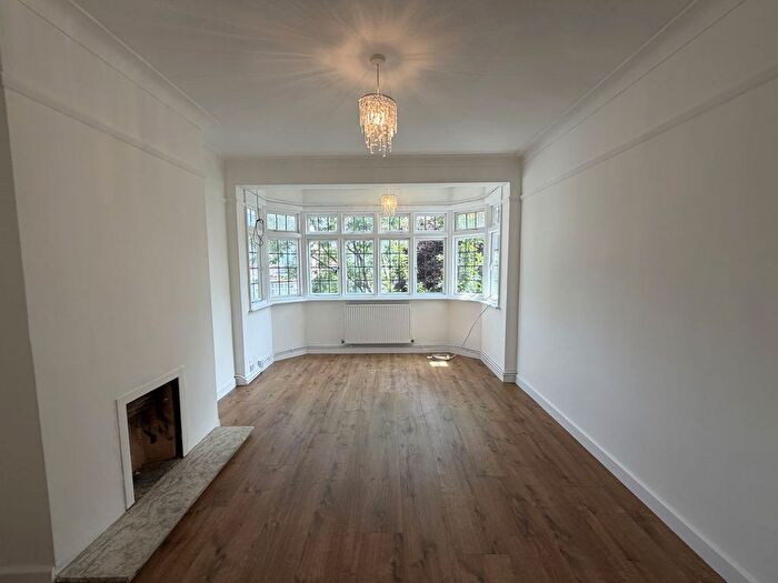 2 Bedroom Flat To Rent In Addington Grove, London, SE26