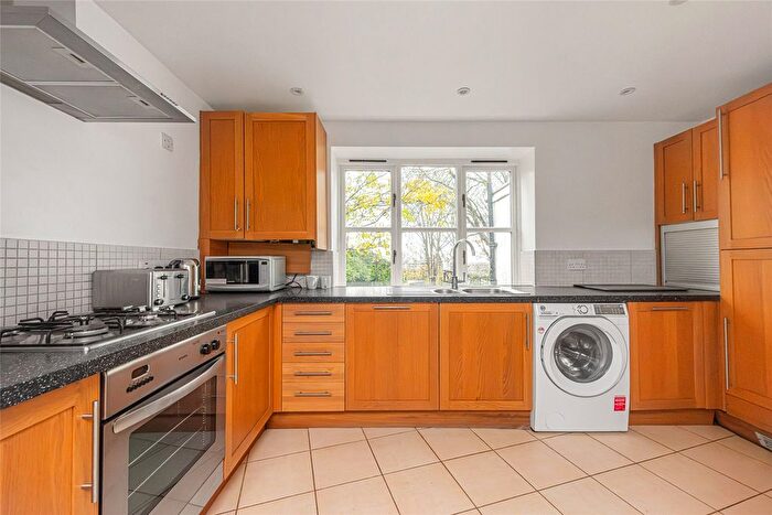 2 Bedroom Maisonette For Sale In Highgate High Street, Highgate, London, N6