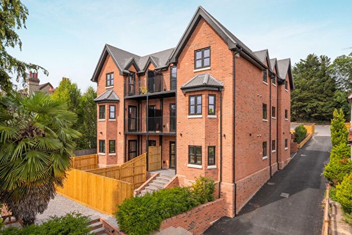 2 Bedroom Flat For Sale In London Road, High Wycombe, Buckinghamshire, HP11