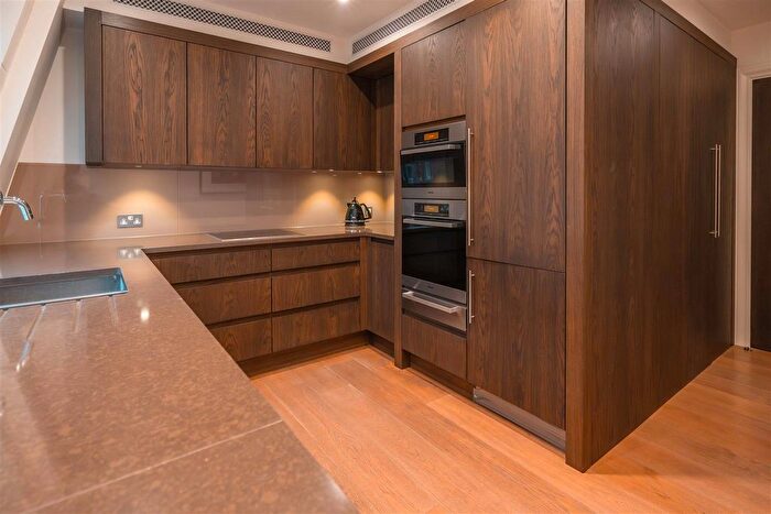 2 Bedroom Flat To Rent In Duke Street, Mayfair, W1K