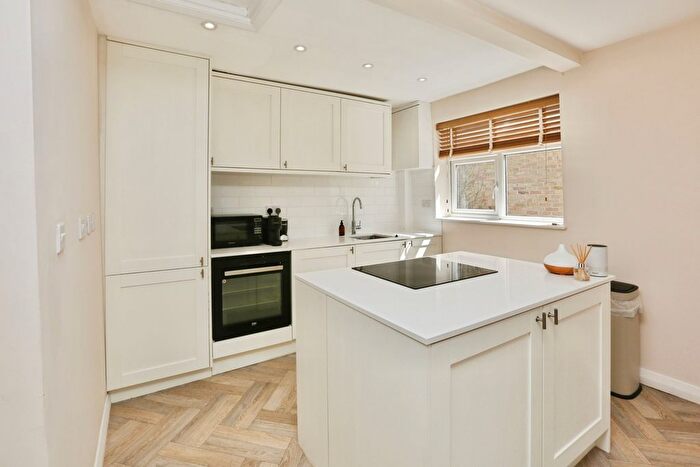 2 Bedroom Bungalow For Sale In Rother Dale, Southampton, Hampshire, SO19