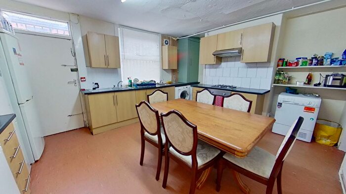 5 Bedroom Terraced House To Rent In Brudenell Grove, Hyde Park, Leeds, West Yorkshire, LS6