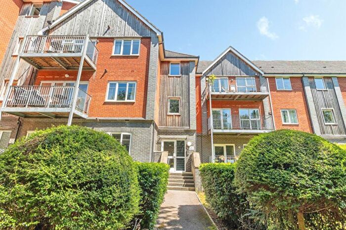 2 Bedroom Flat For Sale In Millward Drive, Bletchley, Milton Keynes, MK2
