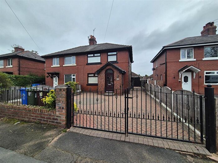 3 Bedroom Semi-Detached House To Rent In Boyds Walk, Dukinfield, SK16