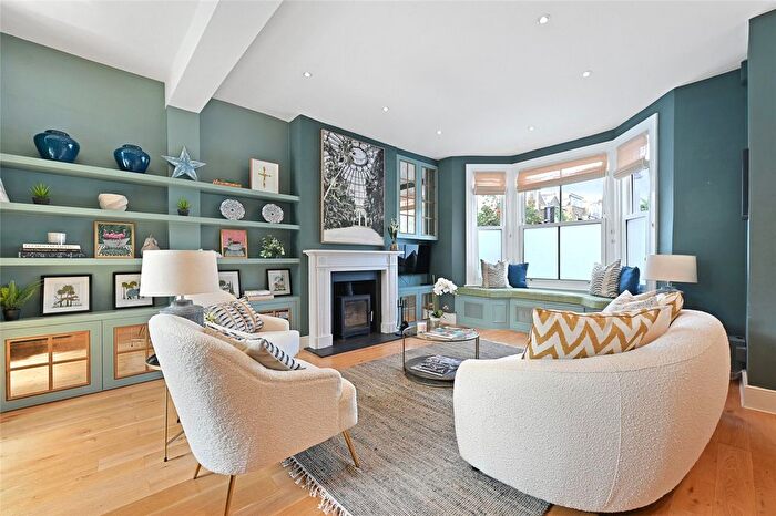 4 Bedroom Terraced House For Sale In Thornfield Road, Shepherds Bush, London, W12