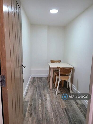 2 Bedroom Flat To Rent In Danbury Street, London, N1