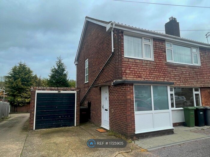 2 Bedroom Maisonette To Rent In Luton, Luton, LU2