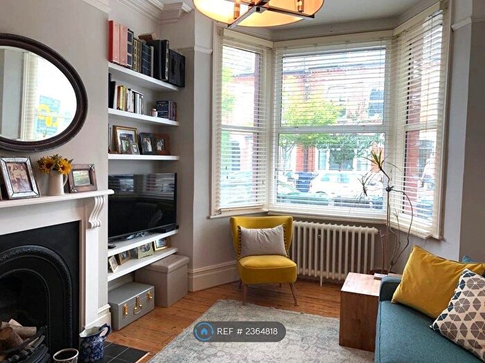 2 Bedroom Maisonette To Rent In Hutton Grove, London, N12