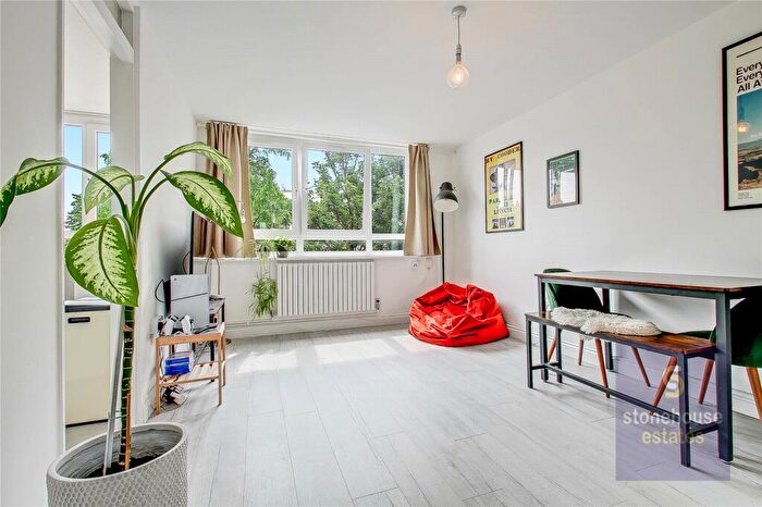 1 Bedroom Apartment To Rent In A Regina Road, London, N4