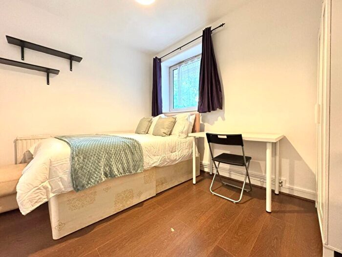 1 Bedroom Flat To Rent In Tent Street, London, E1