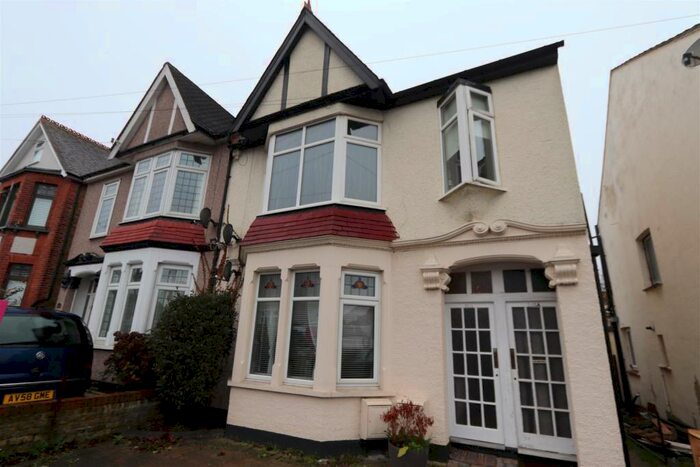 1 Bedroom Flat To Rent In Leighton Avenue, Leigh-On-Sea, SS9