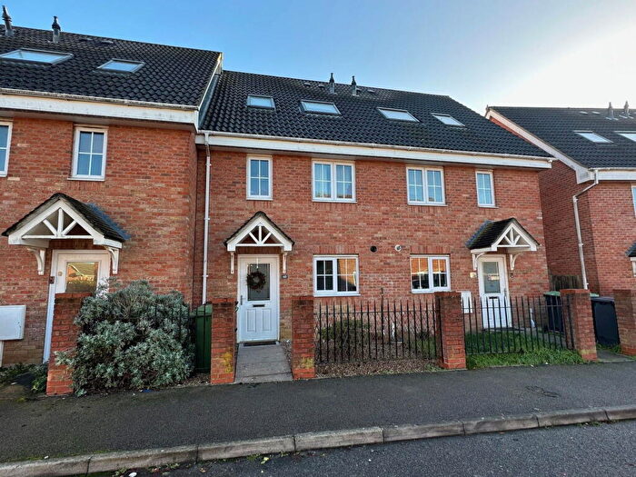 3 Bedroom Town House For Sale In Rochester Road, Corby, Northamptonshire, NN18