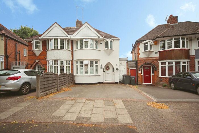 3 Bedroom Semi-Detached House For Sale In Bryn Arden Road, Birmingham, West Midlands, B26
