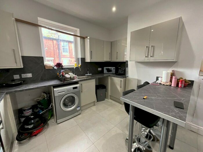 3 Bedroom Terraced House To Rent In Albert Grove, Nottingham, Nottinghamshire, NG7