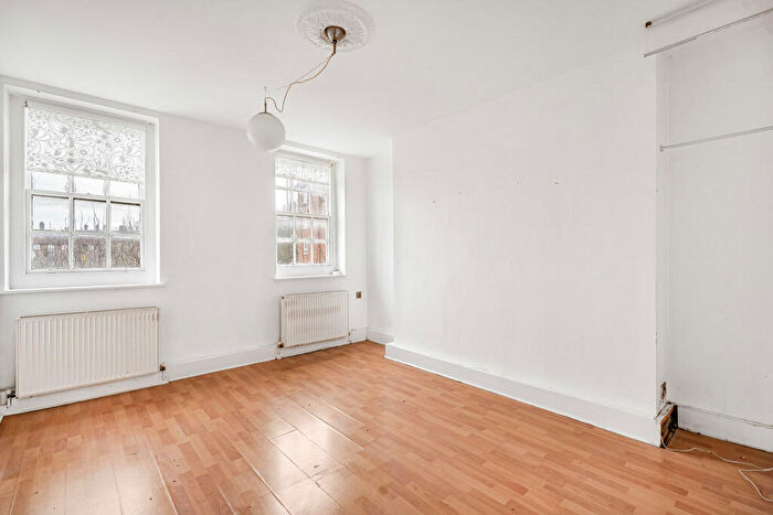 2 Bedroom Apartment For Sale In Maygood Street, London, N1