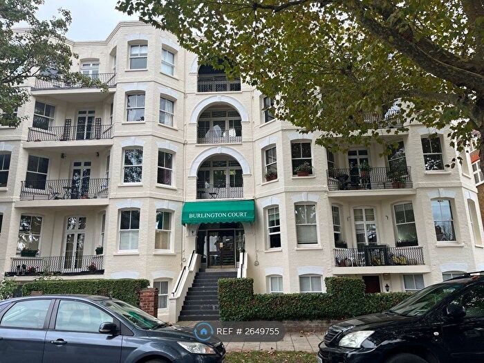 2 Bedroom Flat To Rent In Burlington Court, London, W4