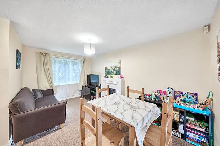 1 Bedroom Maisonette For Sale In Acorn Court, Toxteth, L8