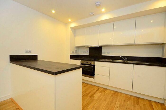 2 Bedroom Flat To Rent In Enterprise Way, Wandsworth, London, SW18