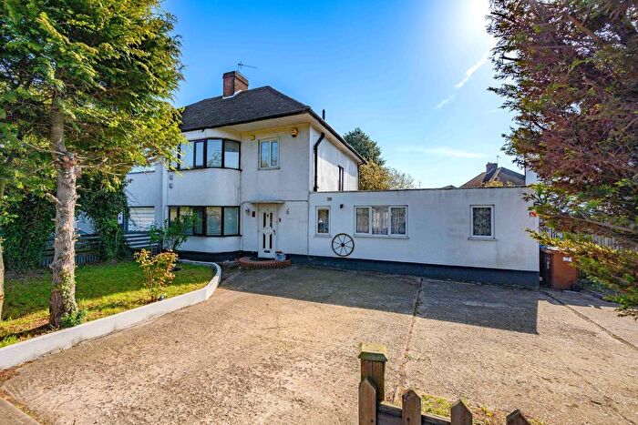 4 Bedroom Semi Detached House For Sale In West View, Hatfield, AL10