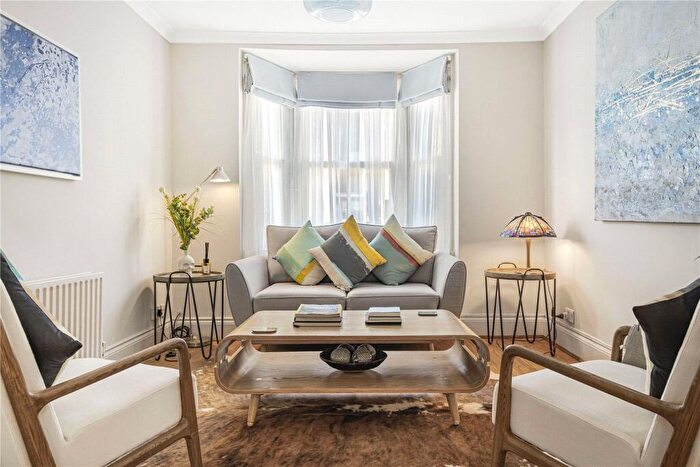 2 Bedroom Terraced House To Rent In Short Let - Marston Street, OX4