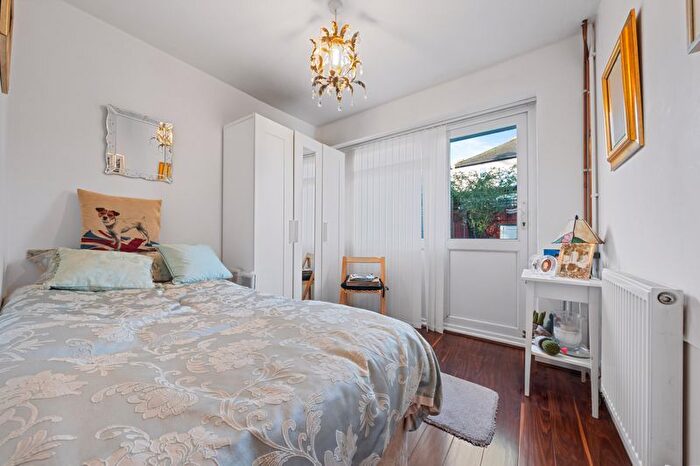 2 Bedroom Bungalow For Sale In Southwood Close, Worcester Park, KT4