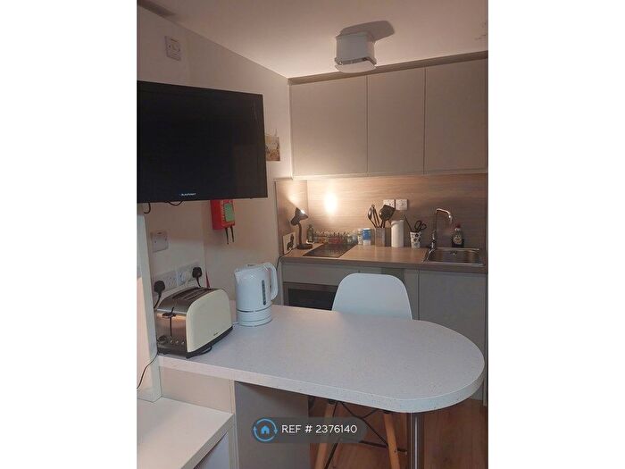 Studio To Rent In Bills Incl. Whiteladies Rd., Bristol, BS8