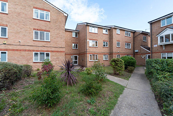 1 Bedroom Flat To Rent In Thant Close, Leyton, E10