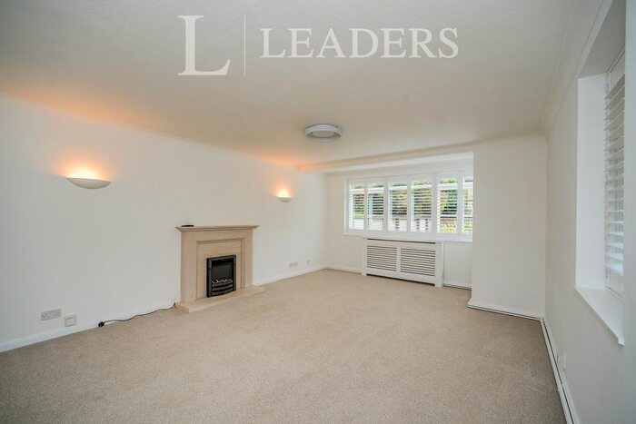 2 Bedroom Flat To Rent In The Drive, Hove, BN3