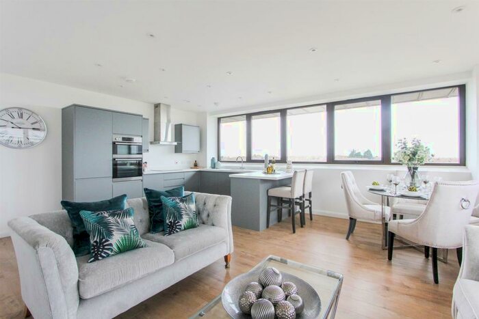 2 Bedroom Apartment To Rent In Wraik Hill, Whitstable, CT5