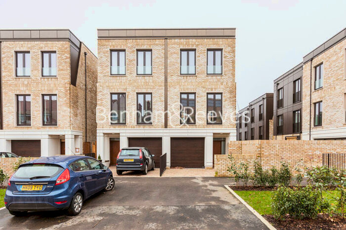 3 Bedroom Town House To Rent In Henry Darlot Drive, Millbrook Park, NW7