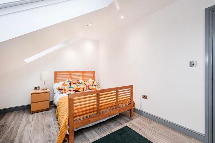 1 Bedroom Flat To Rent In St. Barnabas Road, Woodford Green, Essex, IG8