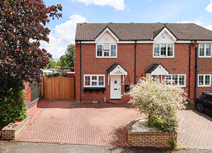 3 Bedroom Semi-Detached House For Sale In Willowside, London Colney, St. Albans, AL2