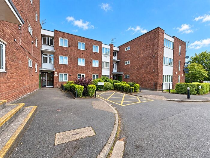2 Bedroom Flat For Sale In Park Road South, Prenton, CH43