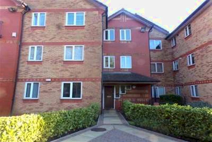 2 Bedroom Flat To Rent In Derwent Court, L17