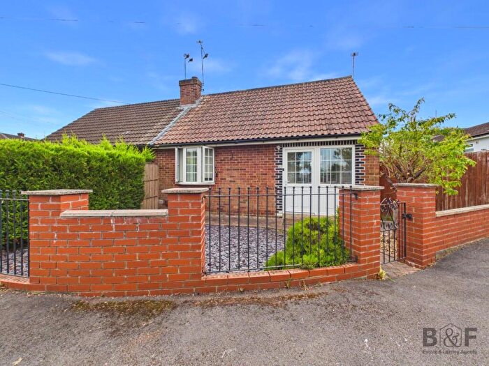 1 Bedroom Semi-Detached Bungalow For Sale In Streamside, Mangotsfield, Bristol, BS16