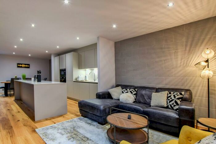 3 Bedroom Town House To Rent In Richmond St. Townhouses, Manchester, M1