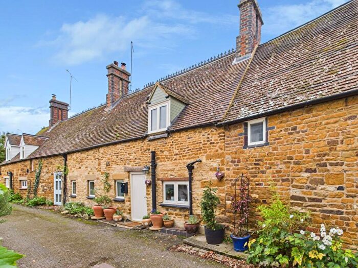 2 Bedroom Cottage For Sale In West End, Bugbrooke, NN7